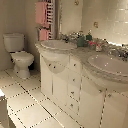 Les Fleurs Bed & Breakfast 3*