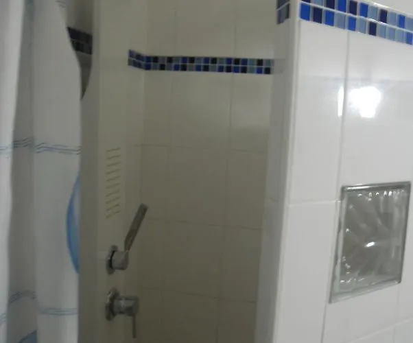 فندق مبيت وإفطار Les Fleurs 3*